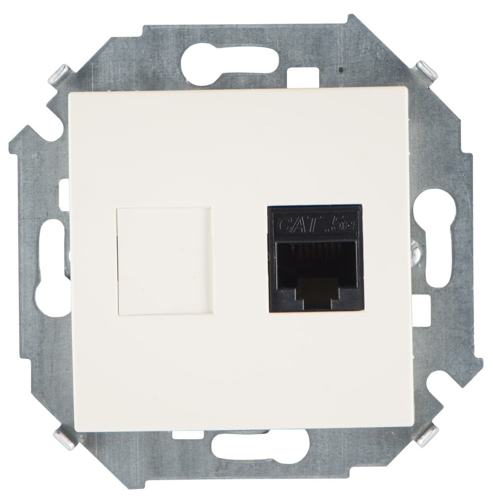 Simon 15 Слоновая кость Розетка компьютерная RJ45 кат.5e (AMP) 1591551-031
