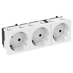OBO Bettermann Розетка 3х2К+3 под углом 33° шторки 16А 250В (45х135 мм - 3 модуля Modul45) белая 6120123