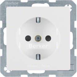 Berker Q Полярно-белый с эффектом бархата Розетка с/з с защитными шторками