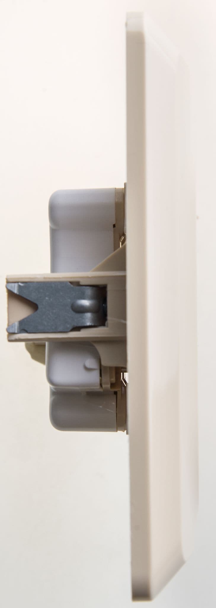 Systeme Electric Этюд Крем Розетка 2-ая б/з со шторками 16А 250B — миниатюра 3