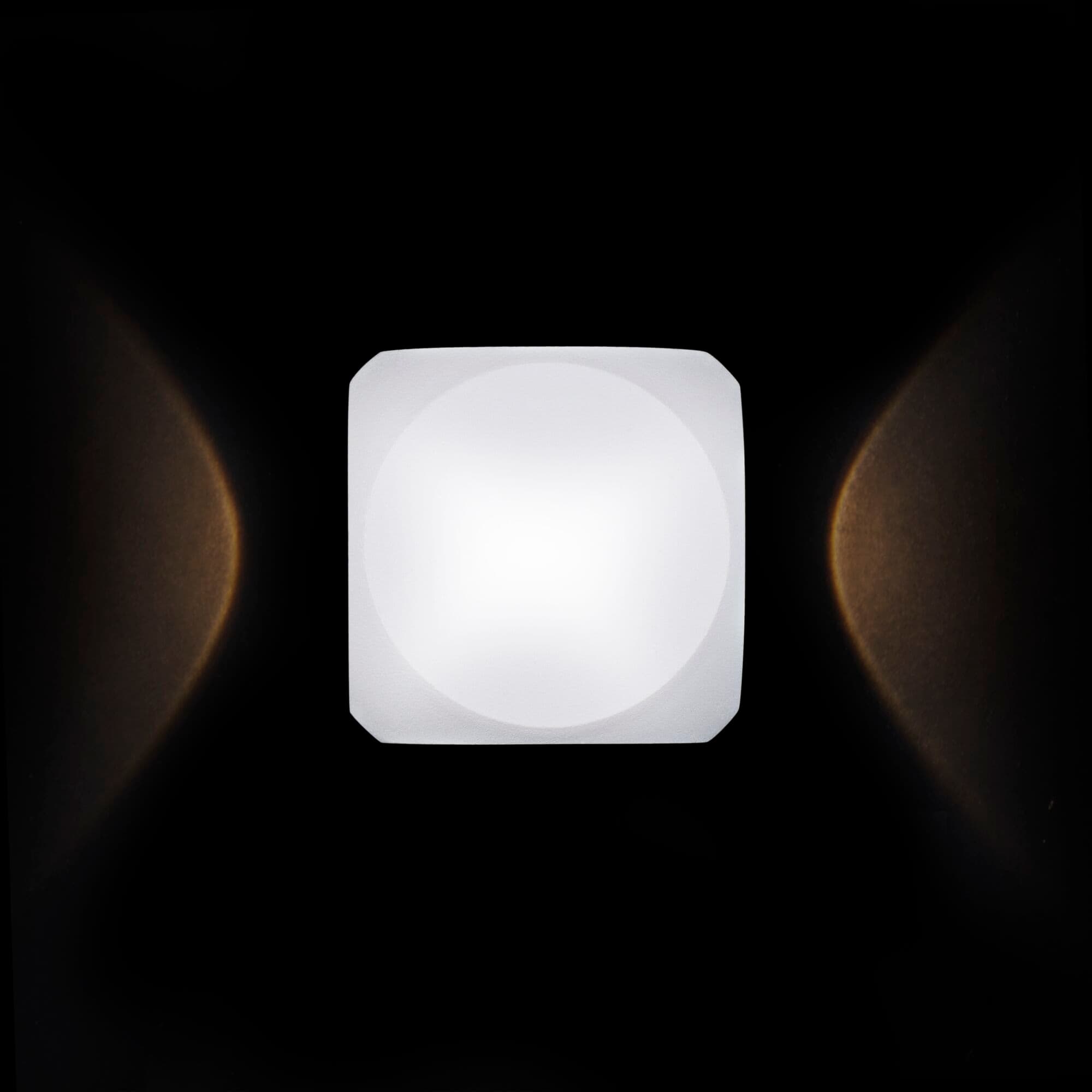 Maytoni Outdoor Bond Street Белый Бра LED 4W 340Лм