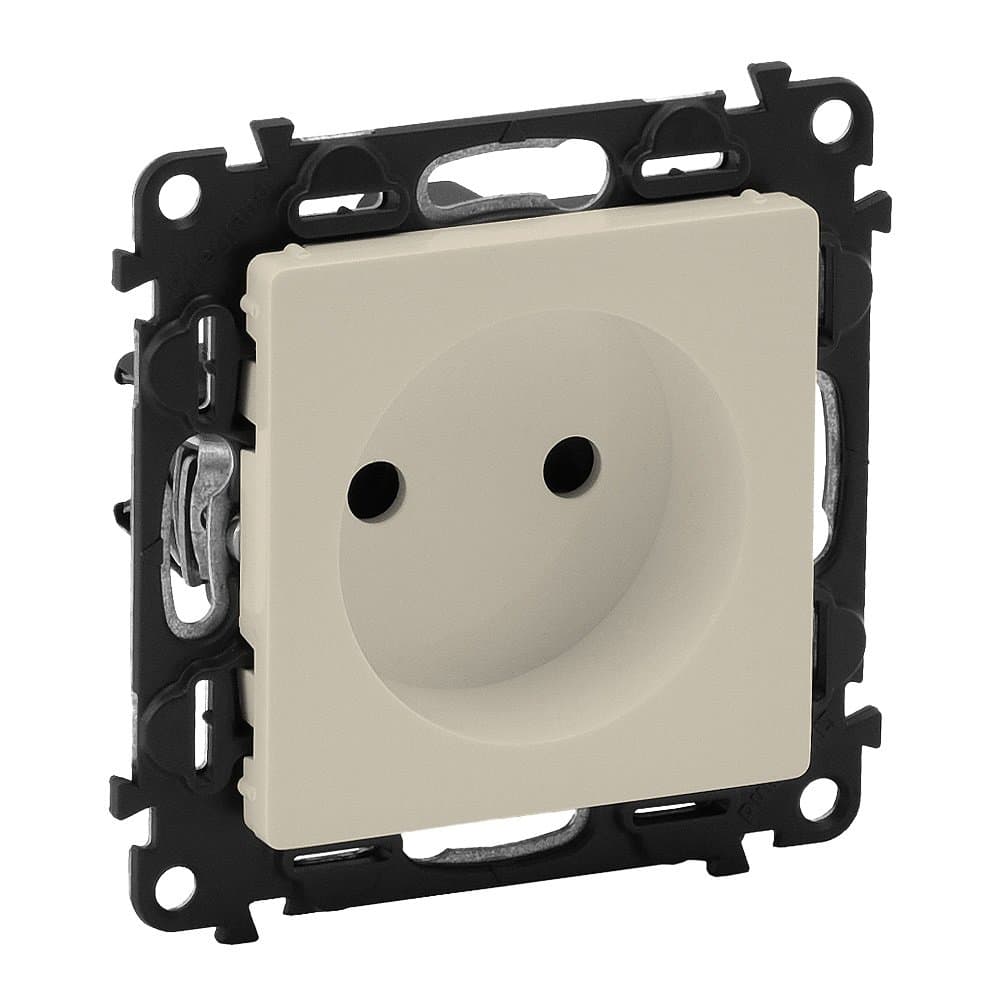 Legrand Valena LIFE DIY Сл.кость Розетка б/з, со шторками, безвинт зажим 753516