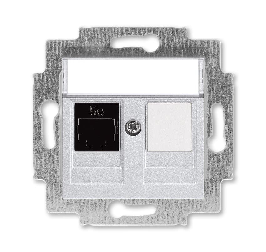 ABB EPJ Levit серебро / дымчатый чёрный Розетка компьютерная RJ45 кат,5e+заглуш,, серебро 2CHH295117A6070