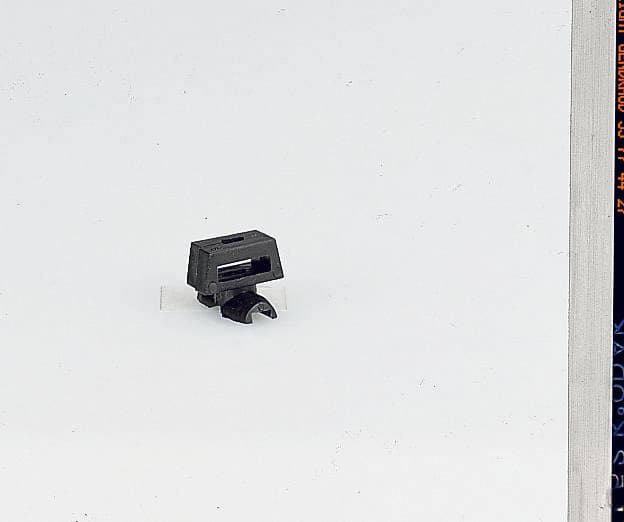 Legrand Стальное основание для крепления хомута на неперфорированной или перфорированной пластины Lina 25 031978 — миниатюра 2
