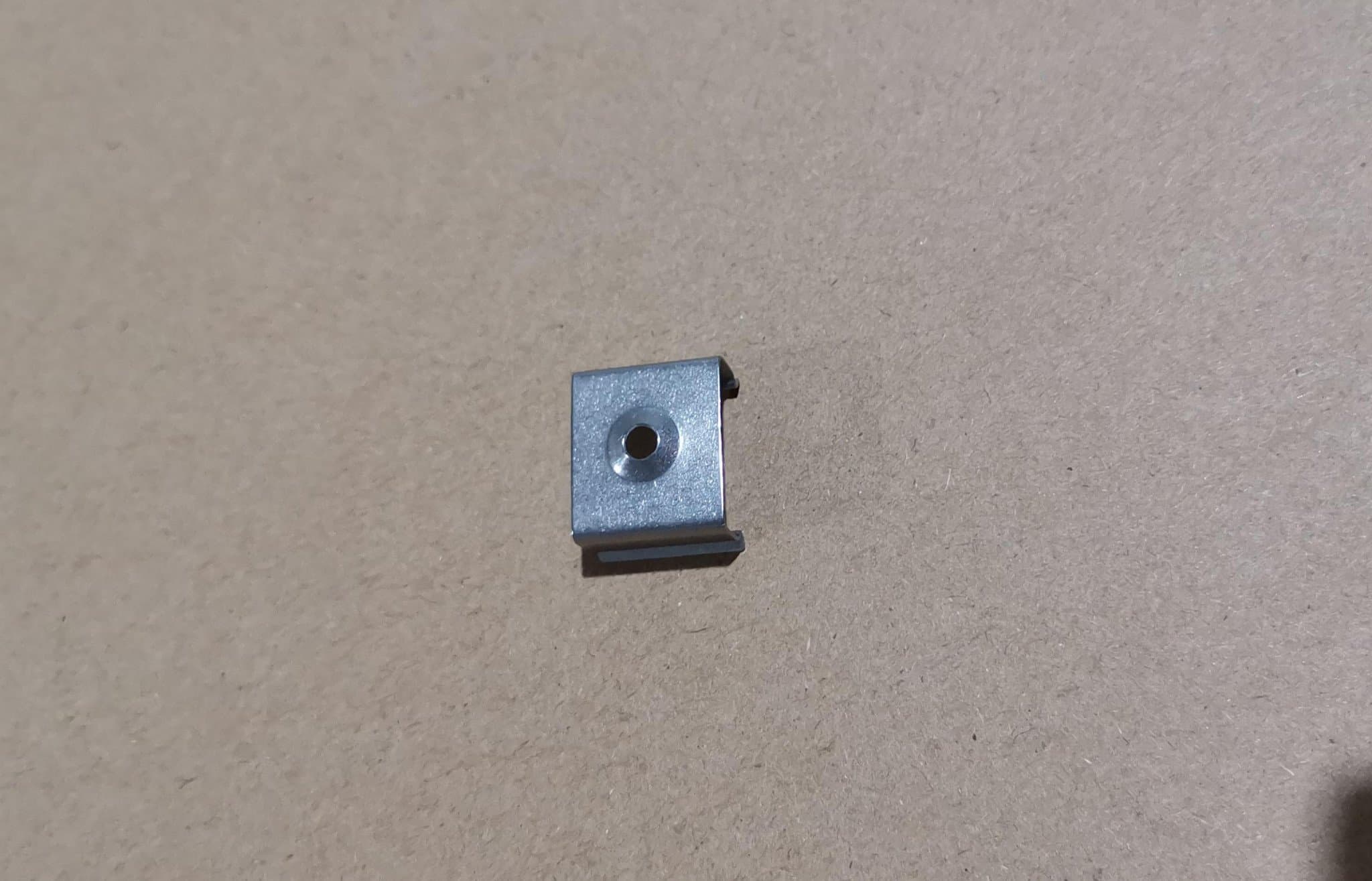 Varton Скоба монтажная стальная для накладного профиля 10 шт V4-R0-70.0001.KIT-5555 V4-R0-70.0001.KIT-5559