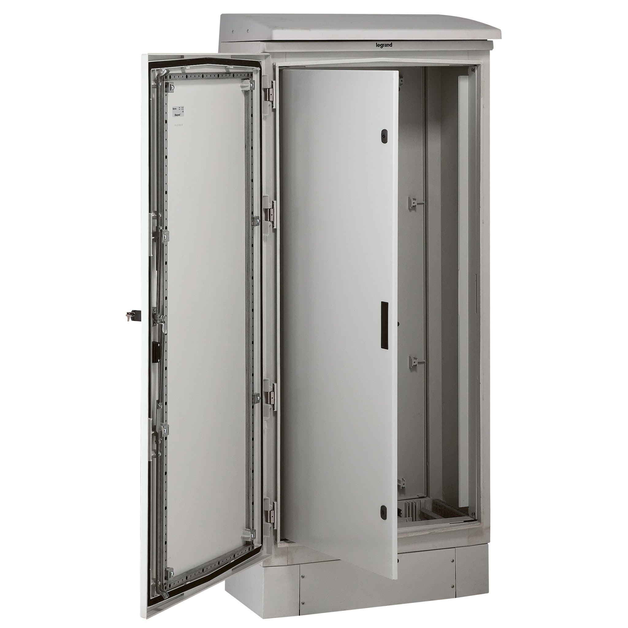 Legrand Marina Шкаф из полиэстера IP 66 IK10 RAL 7035 1660x800x463 мм 036286