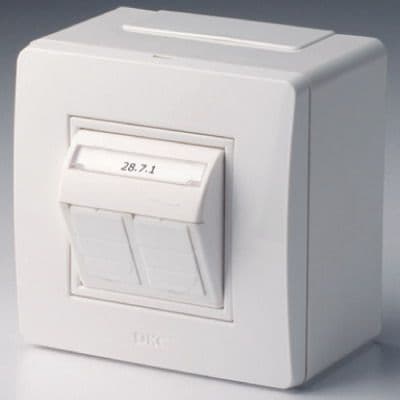 DKC Коробка в сборе с 2 розетками RJ45, кат.5е  (телефон / компьютер), белая