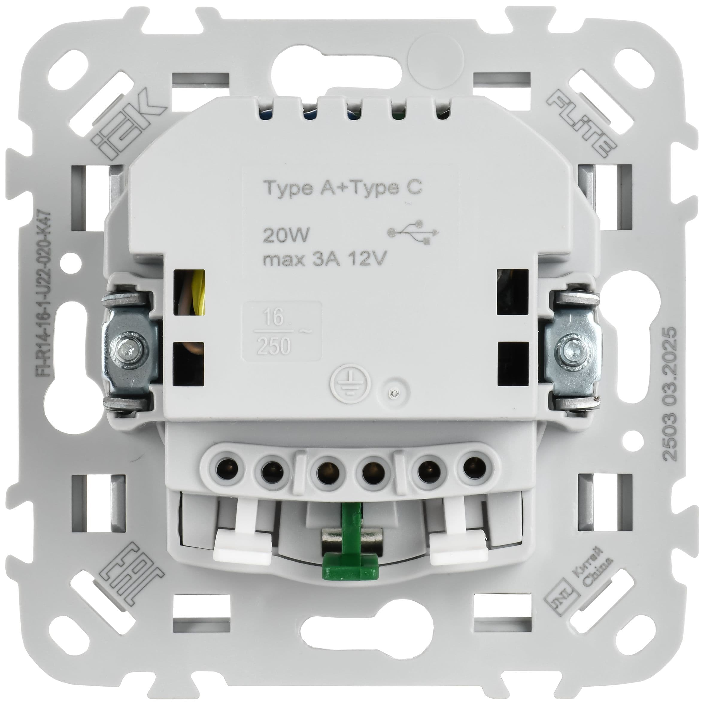IEK FLITE Алюминий Розетка 1-местная с заземлением с защитными шторками 16А с USB A+C 20Вт безвинтовое крепление — миниатюра 3