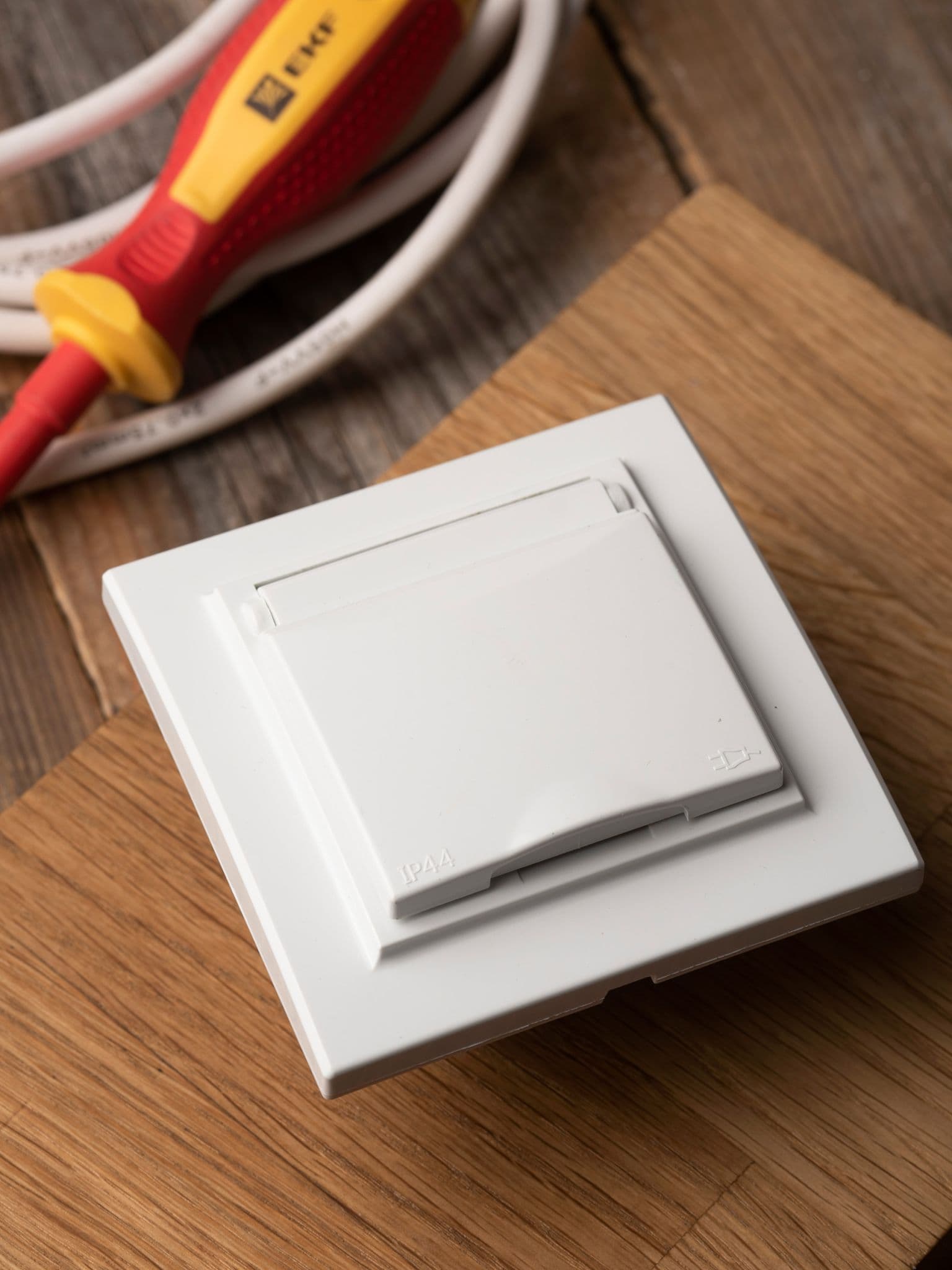 EKF Basic Минск Белый Розетка , с/з, со шторками и крышкой, 16А, IP44, СП — миниатюра 2