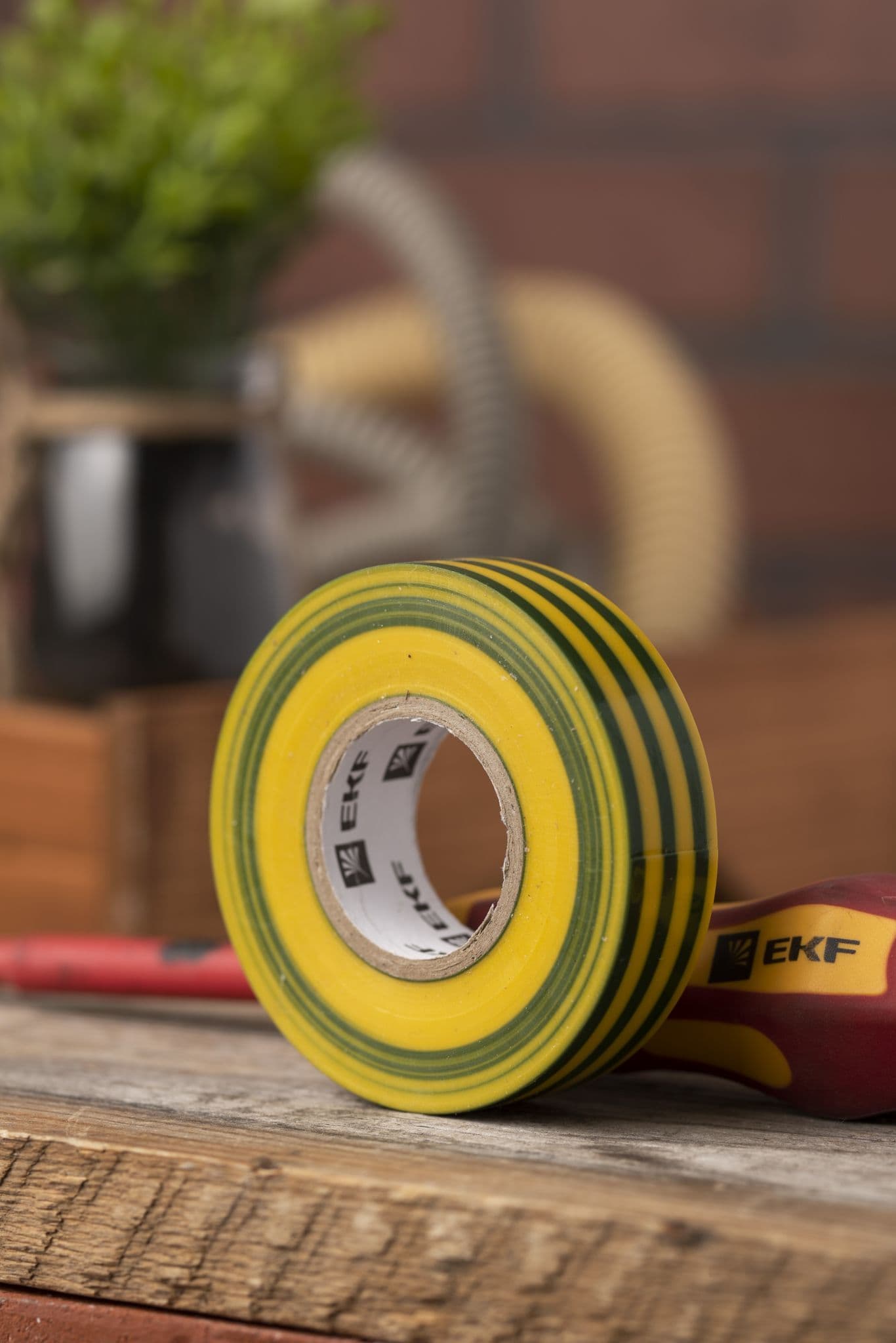 EKF PROxima Изолента ПВХ желто-зеленая 19мм 20м серии SafeFlex — миниатюра 3