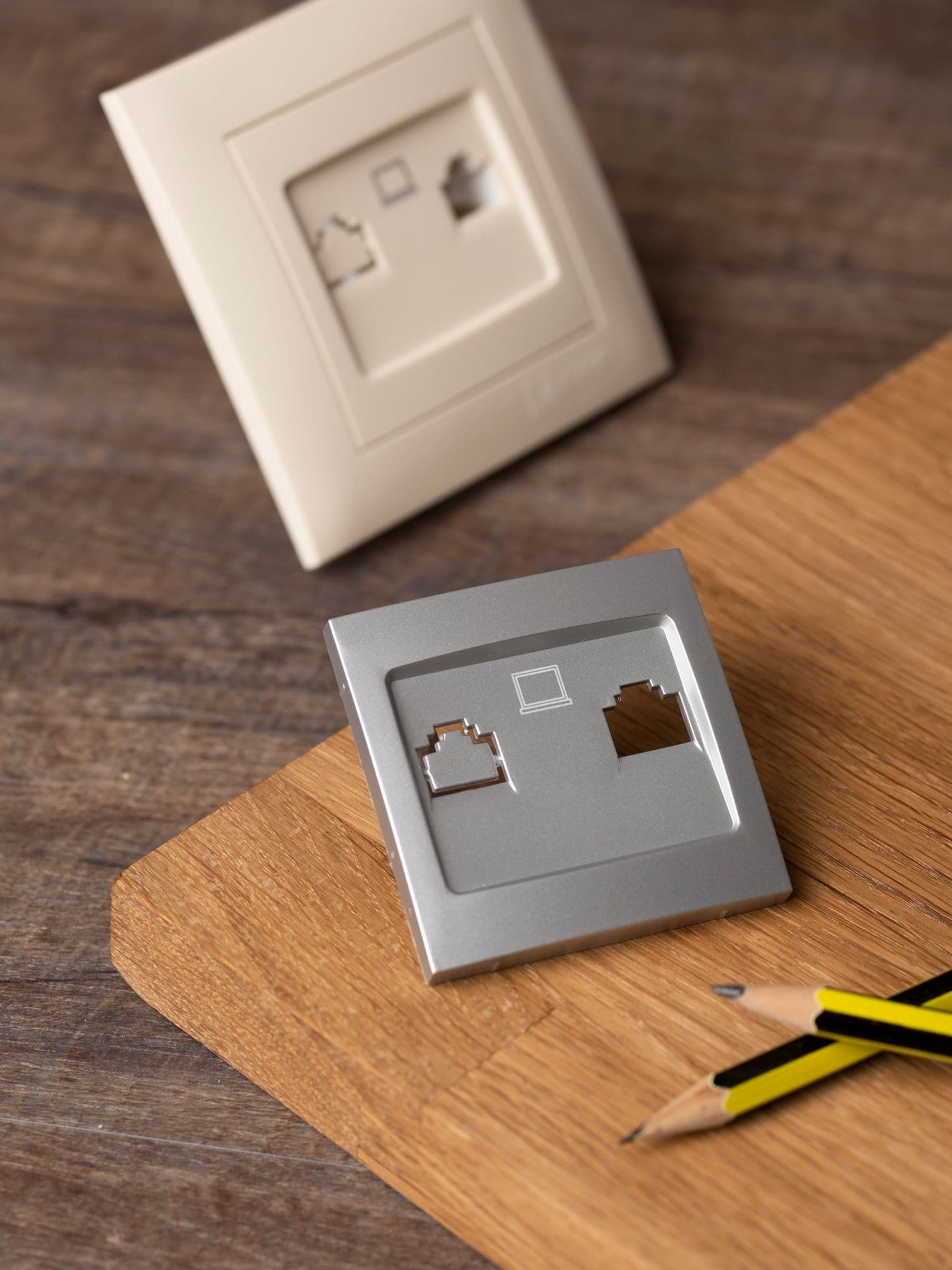 EKF PROxima Валенсия лицевая панель розетки RJ-45 1-местная сталь — миниатюра 3
