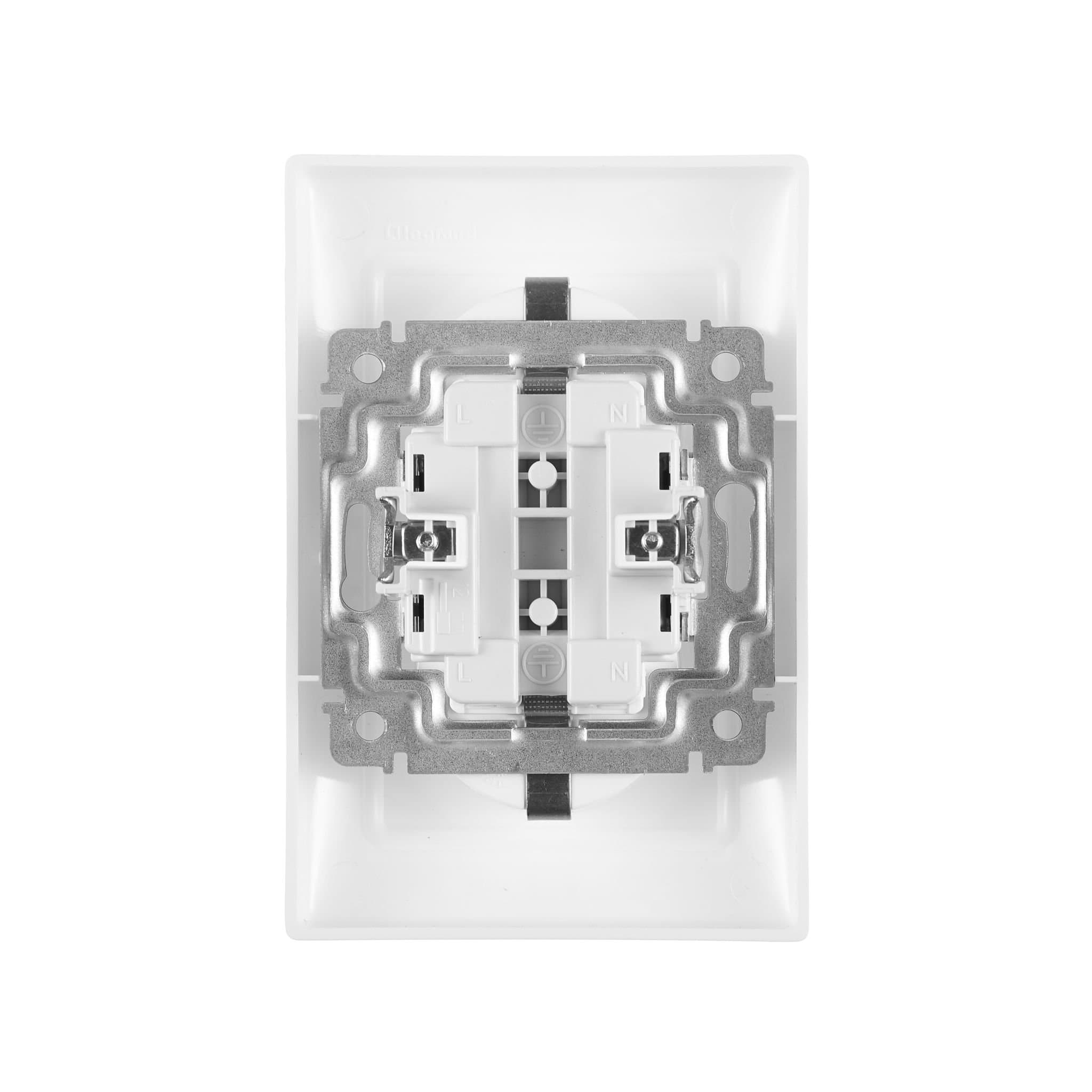 Legrand DIY Valena Бел Розетка 2-ая с/з с защитными шторками литая 694282 — миниатюра 3