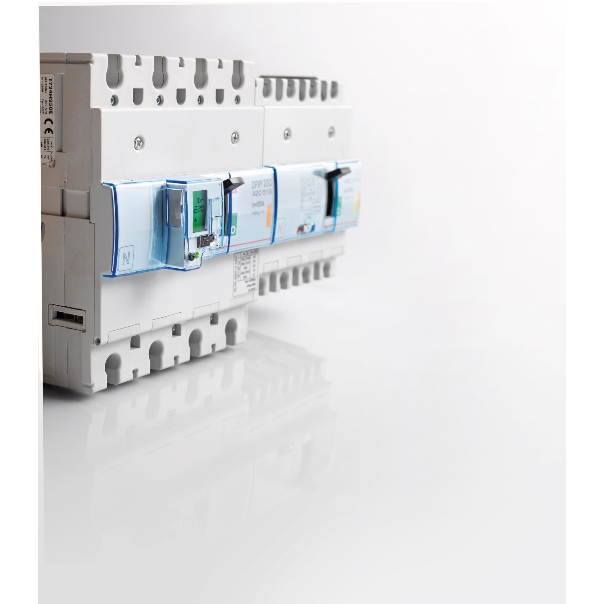 Legrand DPX3 160 Автоматический выключатель 4P 16А 16kA 420010 — миниатюра 1