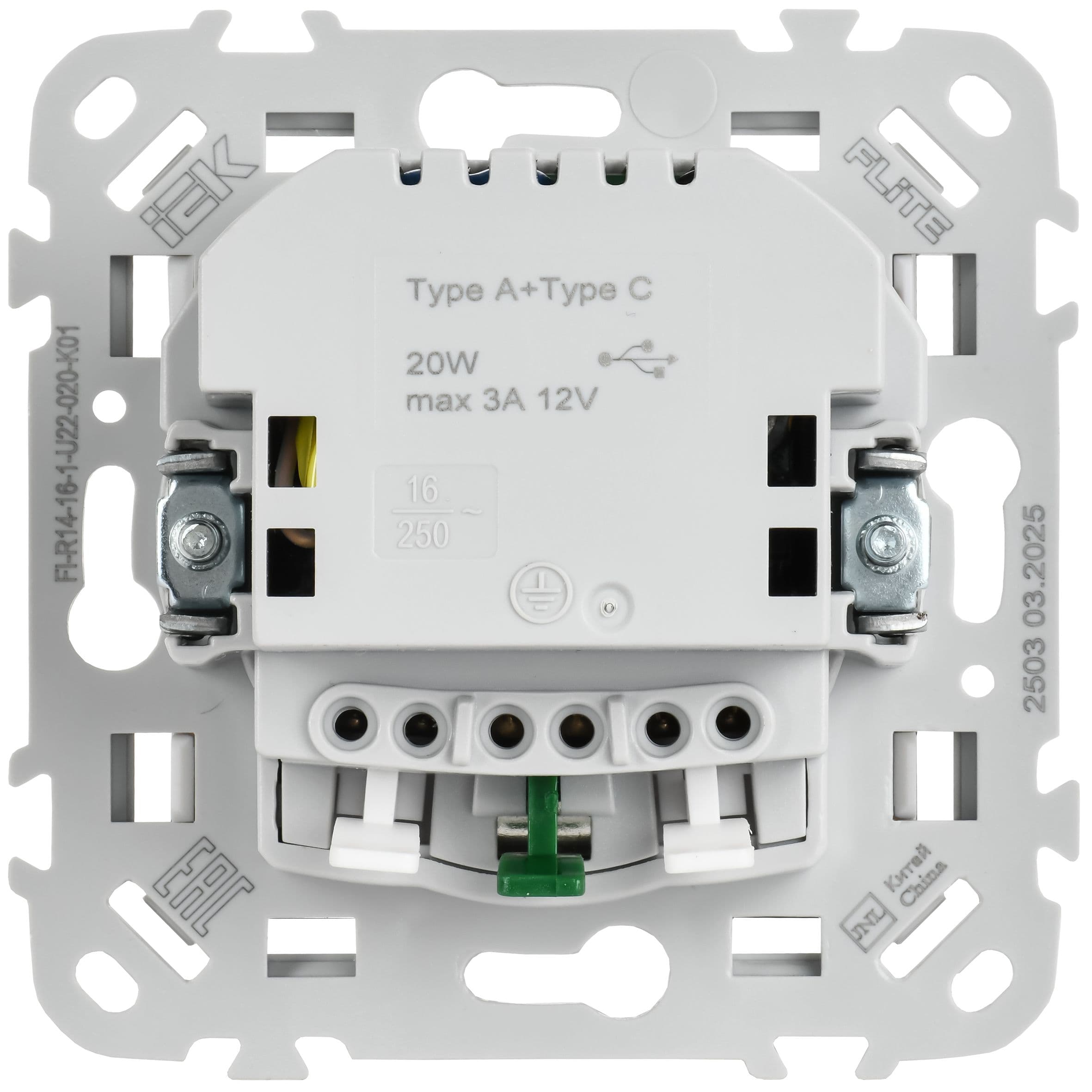 IEK FLITE Белый Розетка 1-местная с заземлением с защитными шторками 16А с USB A+C 20Вт безвинтовое крепление — миниатюра 3