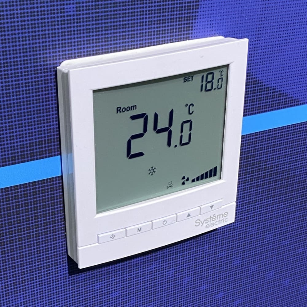 Systeme Electric Термостат комнатный цифровой, для 4тр 3ск FCU и 2-поз.клап, 5DO бел ~220В BS — миниатюра 2
