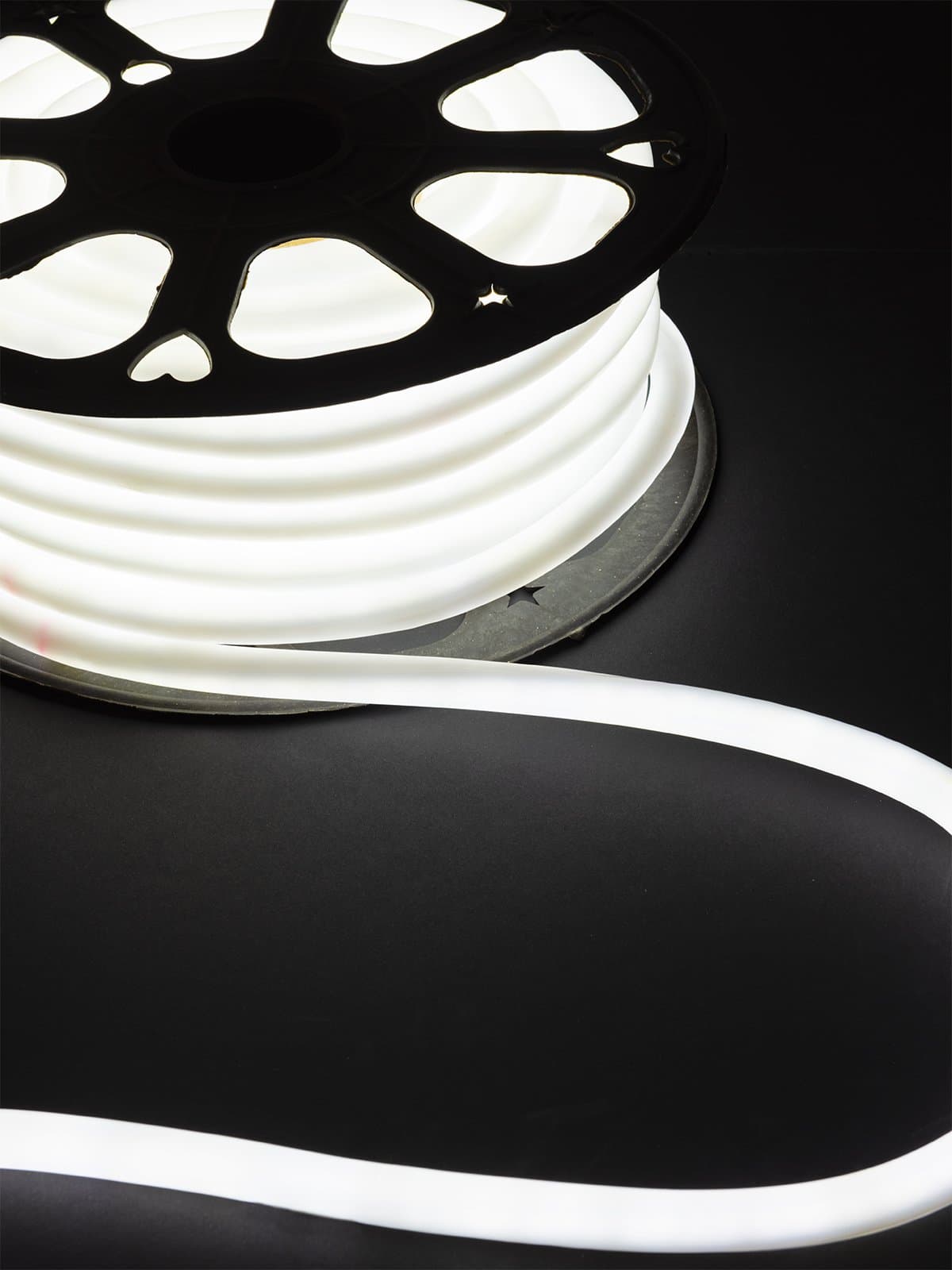 TDM Гибкий неон круглый SMD2835-120 LED/м-220 В-6,5 Вт/м-IP67-6000 K (25м) SQ0331-1518