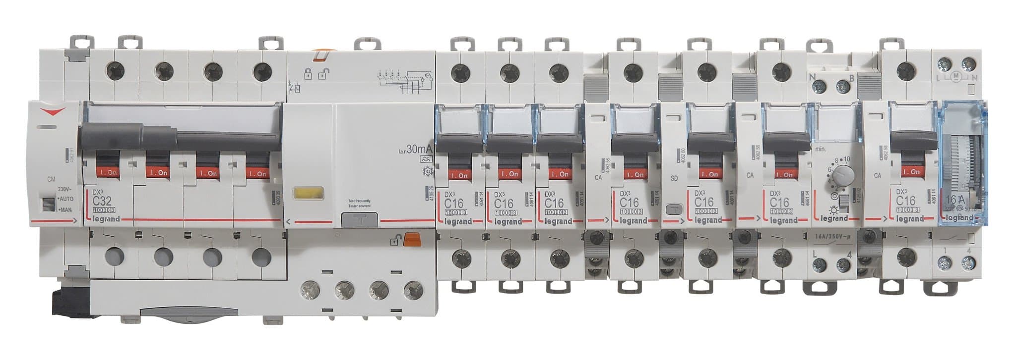 Legrand DX3 Автоматический выключатель 4P 32A (С) 10kA/16kA 409339