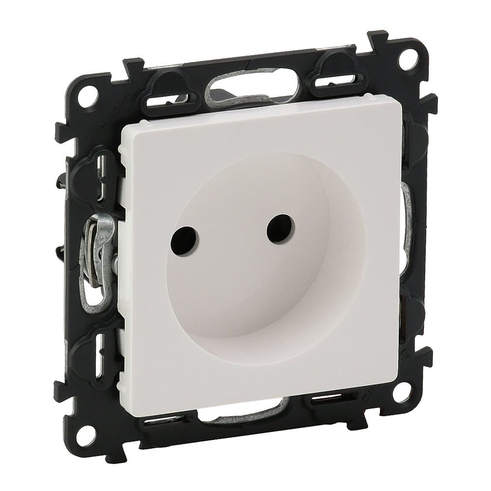 Legrand Valena LIFE DIY Бел Розетка 1-ая б/з с защитными шторками, безвинт.зажим 753416 — миниатюра 1