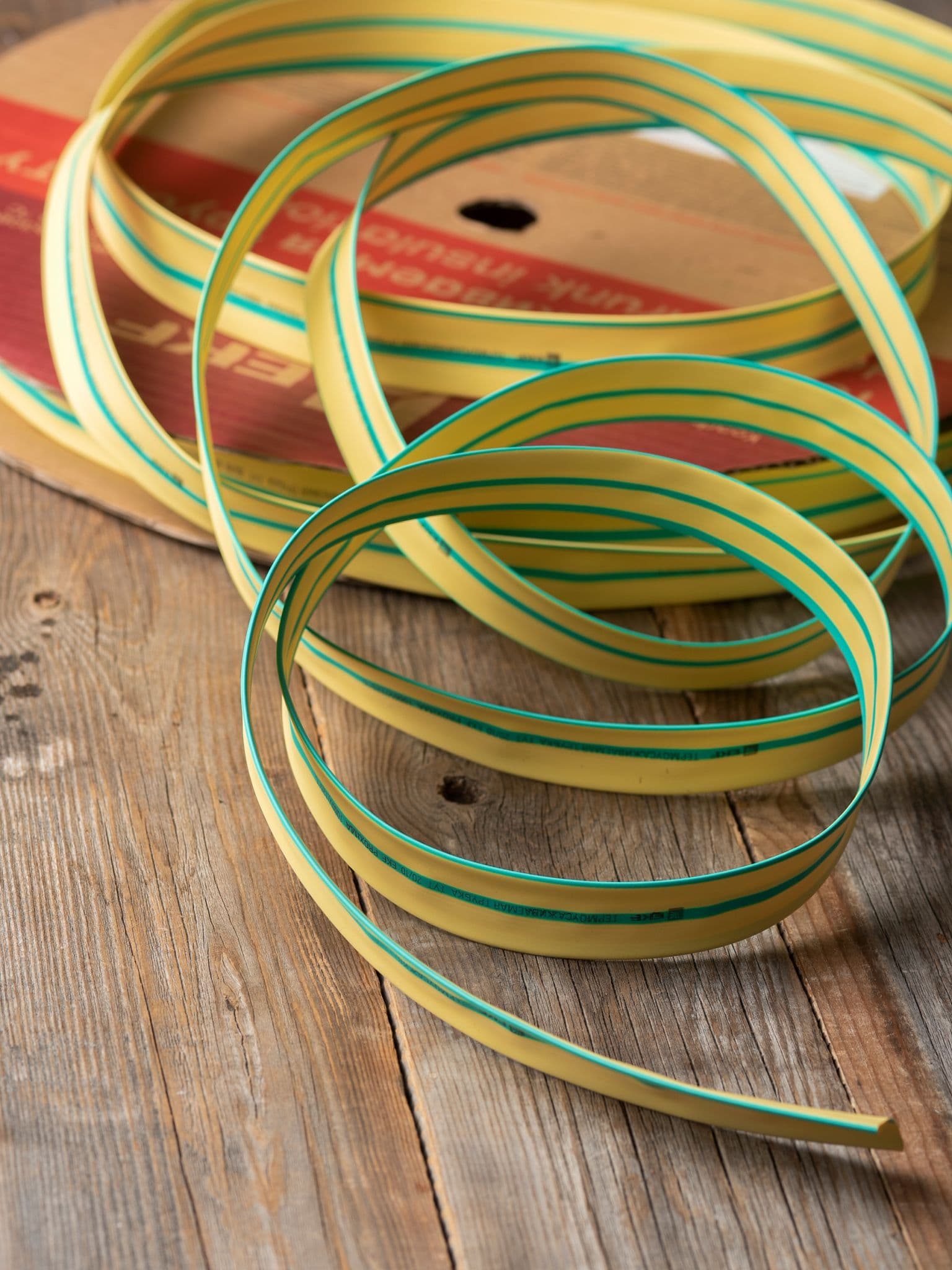 EKF PROxima Термоусаживаемая трубка ТУТ нг 25/12,5 жел-зел рулон — миниатюра 3