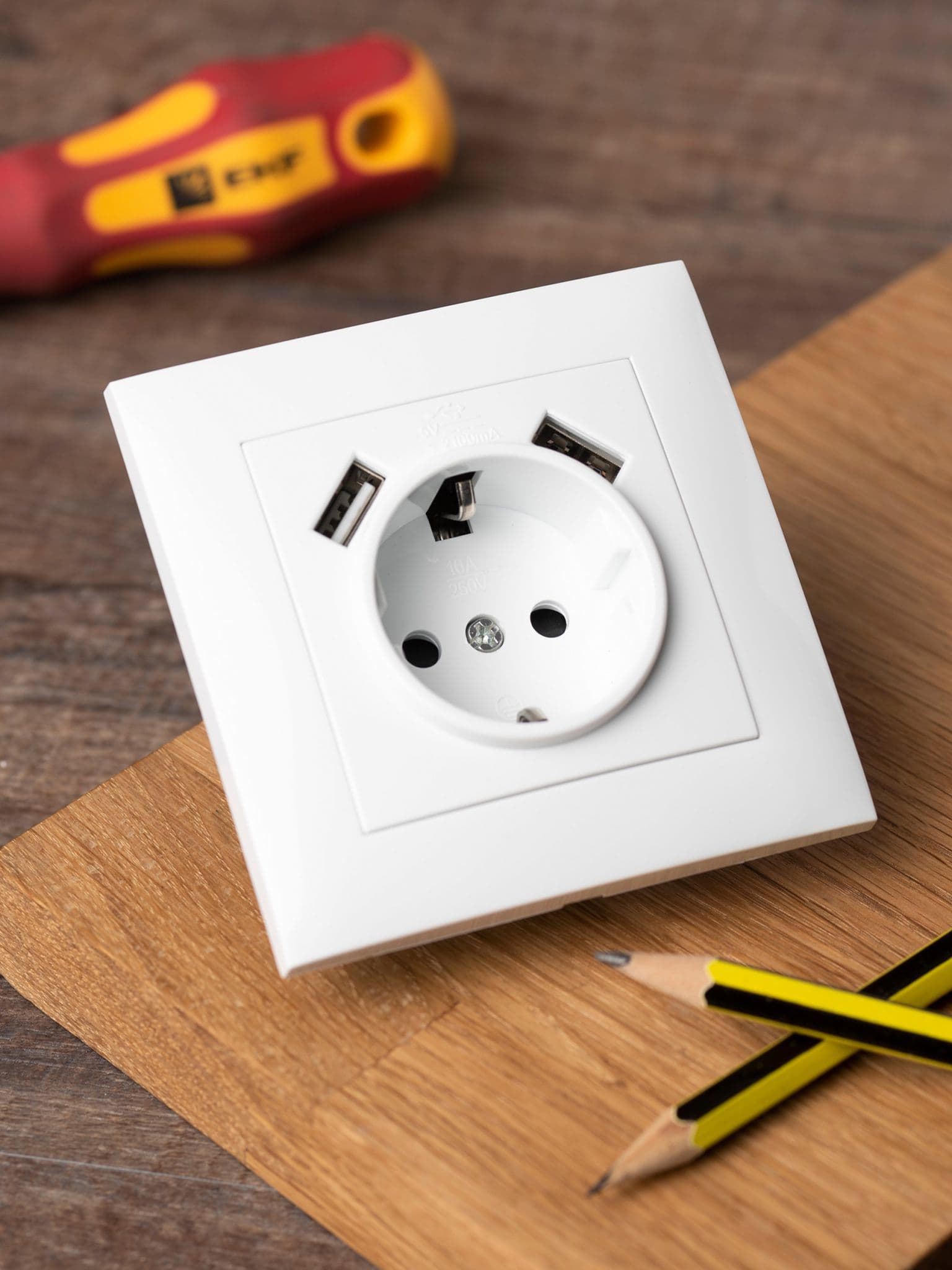 EKF PROxima Валенсия розетка 1-местная с/з 16А белая с защ. штор. с 2 USB 2,1А — миниатюра 6