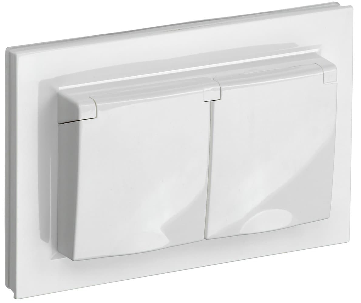 IEK BRITE Белый Розетка 2-м с/з с защ штор и крыш 16А в сборе IP44 РСбш12-3-44-БрБ