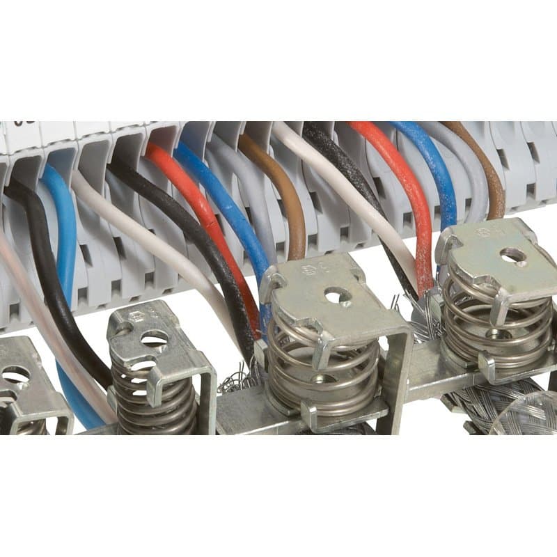 Legrand Viking Зажим защитный д/кабеля 3-8 мм 037530