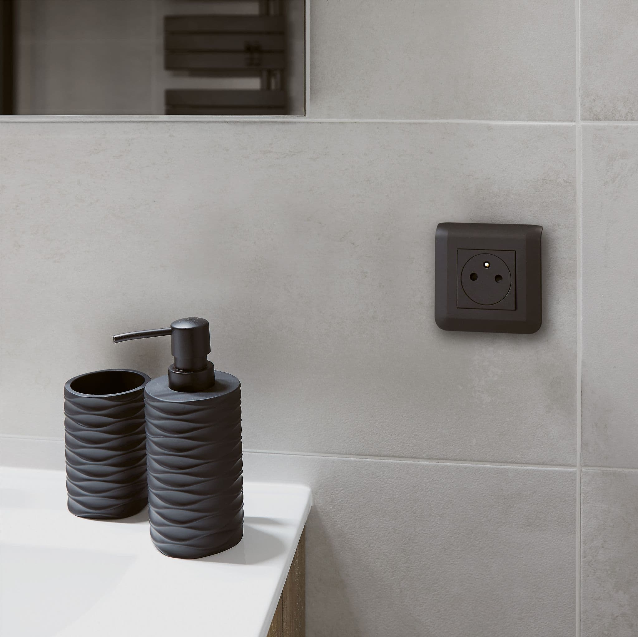 Legrand Mosaiс Рамка - Программа Mosaic - 2 модуля - матовая черная 079042L — миниатюра 10