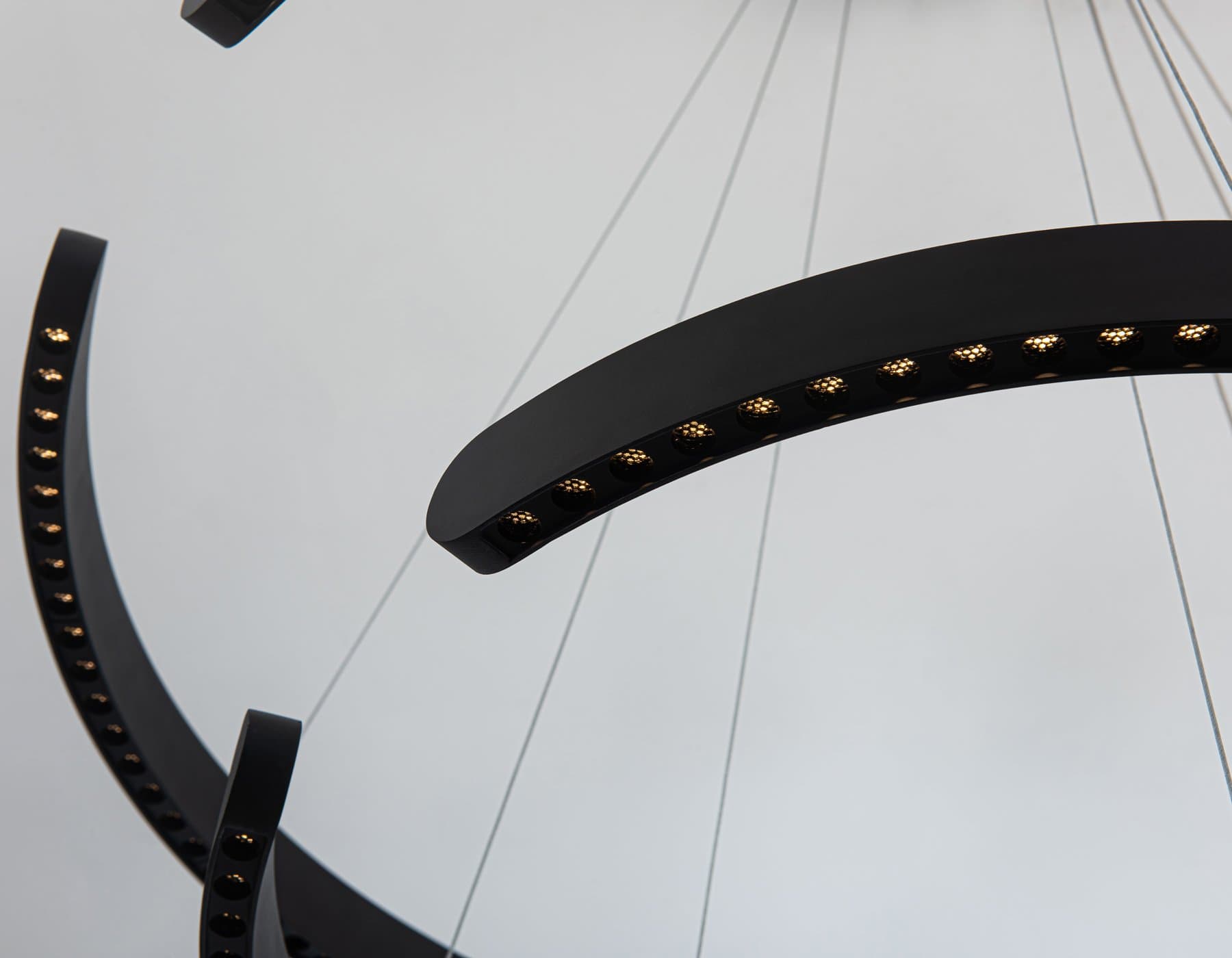 Ambrella Светильник подвесной светодиодный FL5888/3 BK черный 90W 3000K/4200K/6400K D800/600/400*1200 (без ПДУ) — миниатюра 7