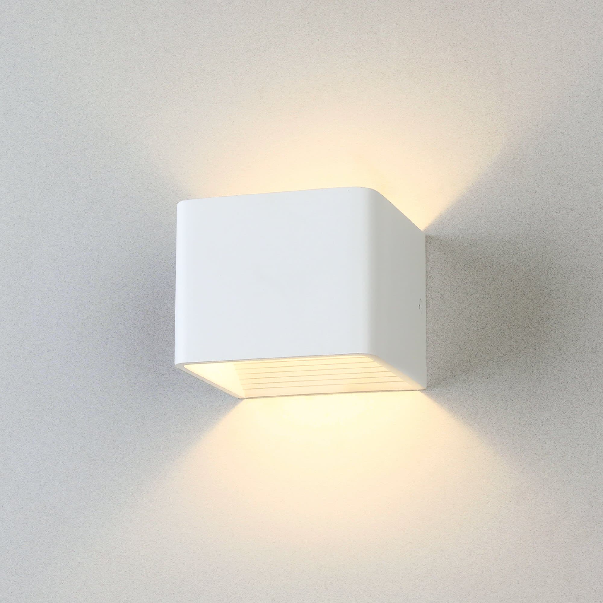 Elektrostandard MRL LED 1060 / Светильник настенный светодиодный Corudo LED белый a040452
