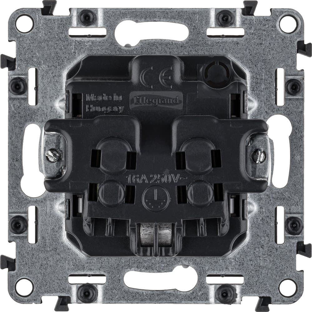 Legrand Valena ALLURE DIY Алюм Розетка 1-ая с/з с защитными шторками, винт.зажим 753924 — миниатюра 2