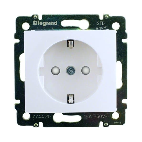 Legrand DIY Valena Бел Розетка 1-ая с/з с защитными шторками 694269 — миниатюра 2