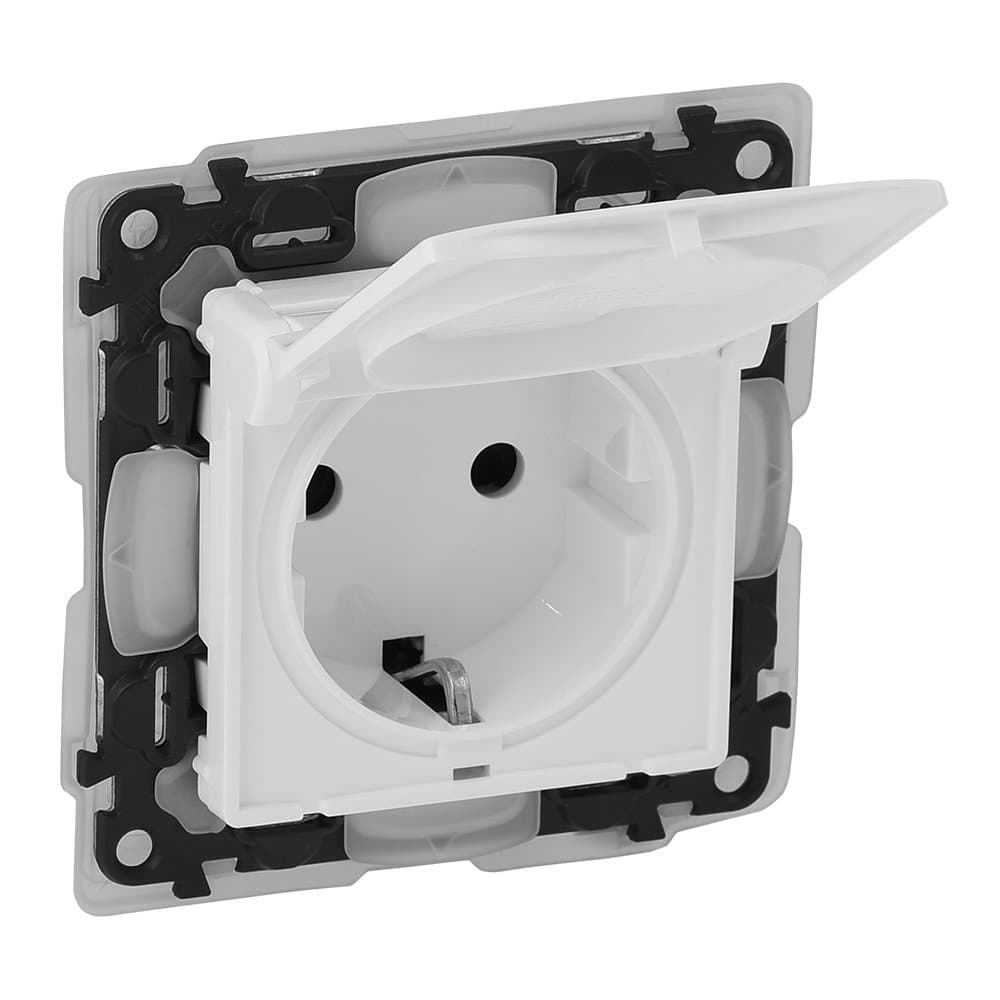 Legrand Valena LIFE DIY Белая Розетка 1-ая с/з с защитными шторками, с крышкой (IP44) 753119