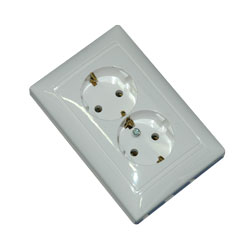 Купить Legrand DIY Valena Алюм Розетка 2-ая с/з литая 694335