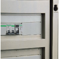 Купить SE Заглушки для вырезов на панелях 6 мод. NSYATP6DTM