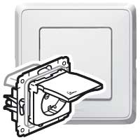 Legrand Cariva Бел Розетка с/з IP44 773645