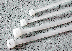 Hyperline GT-370IC Стяжка нейлоновая неоткрывающаяся, безгалогенная (halogen free), 370x3.6 мм, полиамид 6.6, -40°C - +85°C (100 шт) 16037