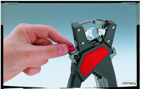 Купить Legrand Старфикс Инструмент для обжима универсальный 037697