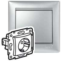 Legrand DIY Valena Алюм Розетка 1-ая с/з с защитными шторками 694343