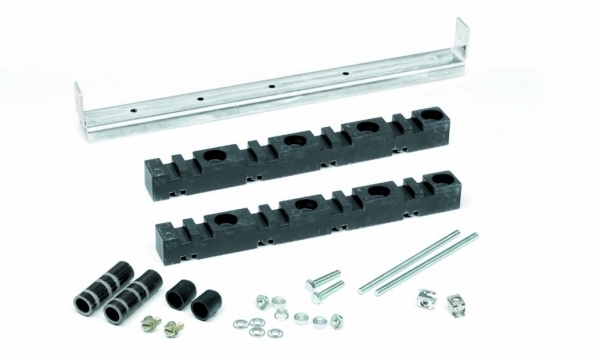 SE Вертикальные опоры (2 шт.) для для сборных шин 3200A 600 NSYBVS600