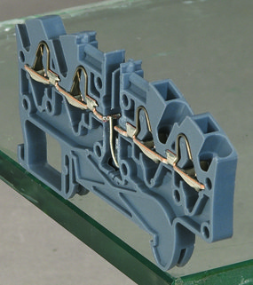 Купить Legrand Viking Клемма 4х5, 1вход/2выхода, с диодом 037254