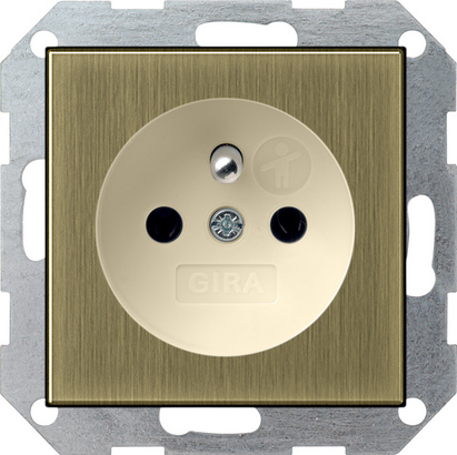 Gira Розетка с заземляющим штифтом и с затвором (shutter) и символом 0485613