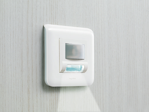 Купить Legrand Mosaic Выключатель подсветки с ИК датчиком 2 мод 078511