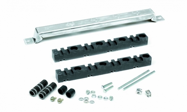 SE 2 Стационарных держателя для сборных шин NSYBHS800L