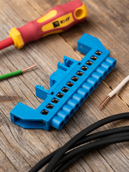 Купить EKF PROxima Шина "0" N (6х9мм) 12 отверстий латунь синий нейлоновый корпус комбинированный