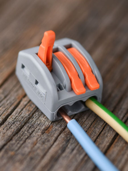 Купить EKF PROxima Строительно-монтажная клемма СМК 222-413 с рычагом 3 отверстия 0,08-2,5мм2 (100шт.)