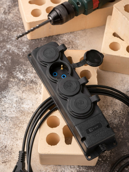 Купить EKF PROxima Роз. (колодка) четырехмест. с защит. крышками каучуковая 230В 2P+PE 16A IP44 PRO