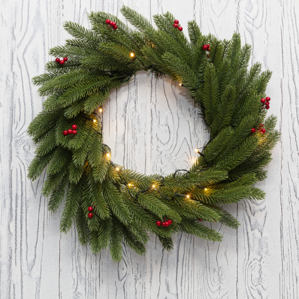 NEON-NIGHT Еловый венок с ягодами и гирляндой Ø 45 см, 20 LED, 2 х АА, литой, теплое белое свечение 307-150