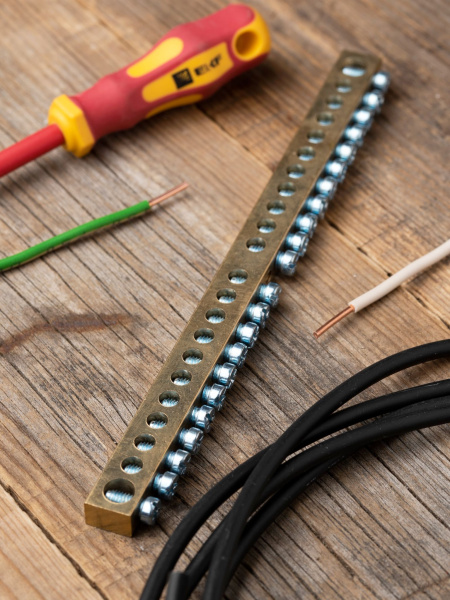 Купить EKF PROxima Шина PEN "ноль-земля" (8х12мм) 22 отверстия латунь крепеж по центру