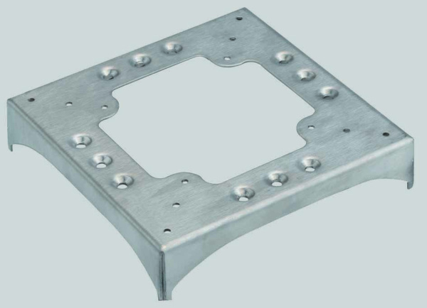 Simon Connect Алюминий Цоколь для соед. напольного кабель-каналала с 1 вырезом 85x18мм и 3 перфорациями 130х18мм KTA831-8