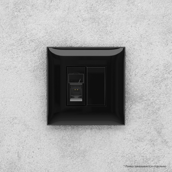 Купить DKC Компьютерная розетка RJ-45 в стену, кат.5e одинарная, "Avanti", "Черный квадрат"